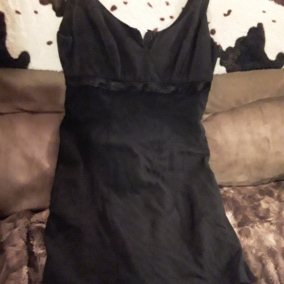 Black dress - Picture 1 of 3